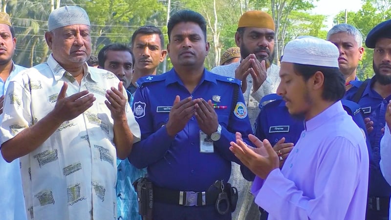 প্যারোলে মুক্তি পেয়ে বোনের জানাজায় আওয়ামী লীগ নেতা